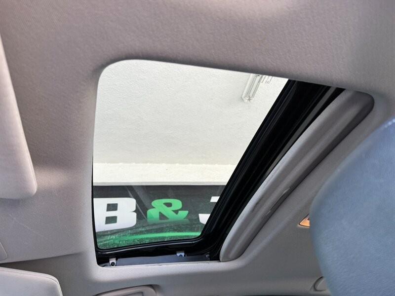 Honda HR-V Vehicle Full-screen Gallery Image 17