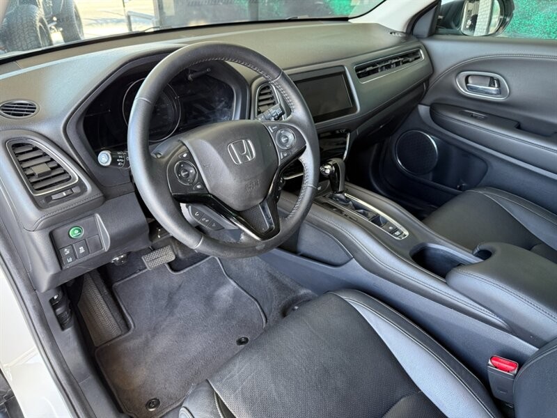 Honda HR-V Vehicle Full-screen Gallery Image 18