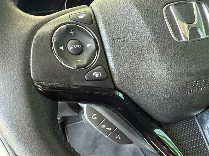 Honda HR-V Vehicle Full-screen Gallery Image 22