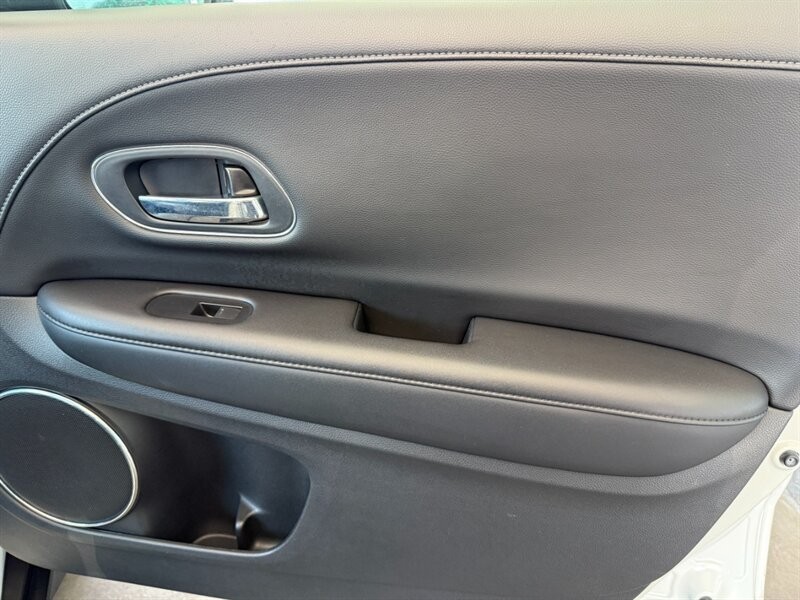 Honda HR-V Vehicle Full-screen Gallery Image 28