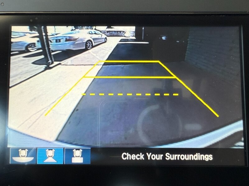 Honda HR-V Vehicle Full-screen Gallery Image 32