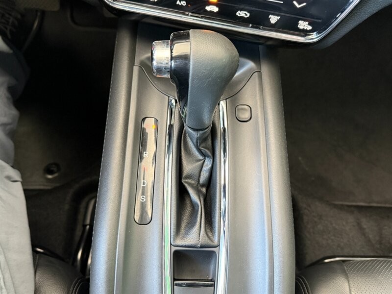 Honda HR-V Vehicle Full-screen Gallery Image 34