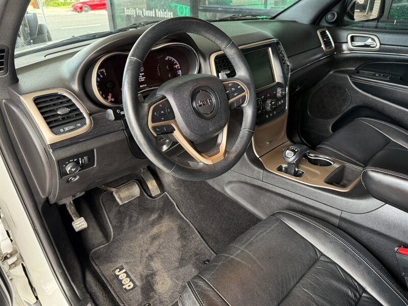 Jeep Grand Cherokee Vehicle Full-screen Gallery Image 16