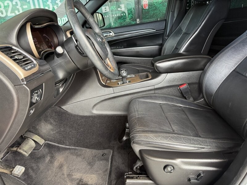 Jeep Grand Cherokee Vehicle Full-screen Gallery Image 17