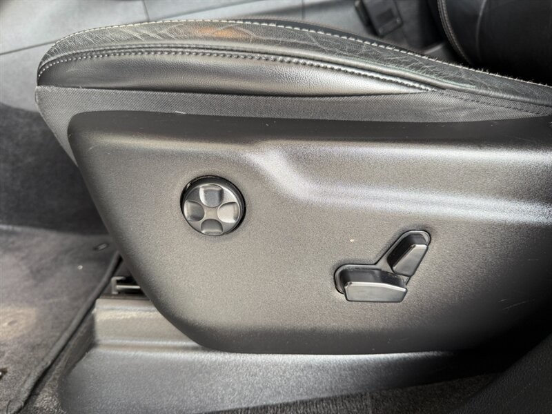 Jeep Grand Cherokee Vehicle Full-screen Gallery Image 19