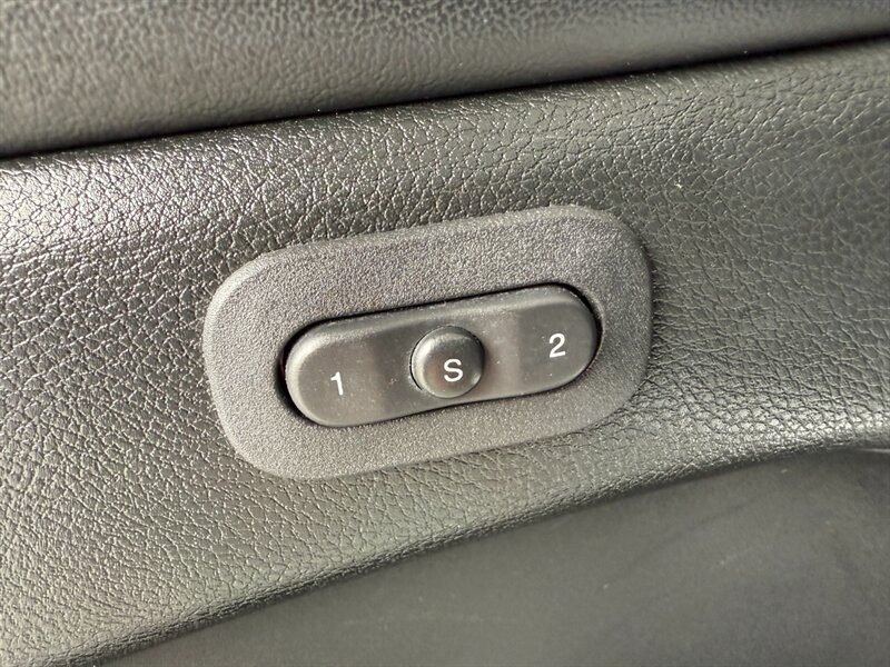 Jeep Grand Cherokee Vehicle Full-screen Gallery Image 25