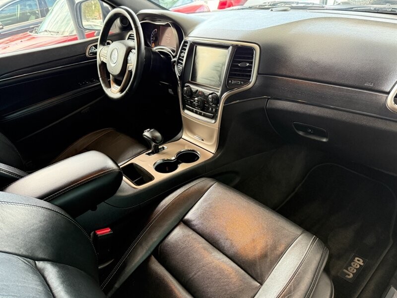 Jeep Grand Cherokee Vehicle Full-screen Gallery Image 28