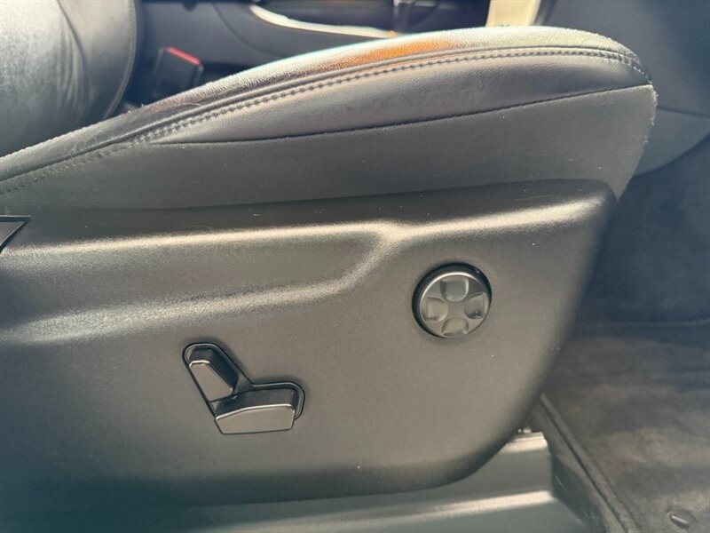 Jeep Grand Cherokee Vehicle Full-screen Gallery Image 29