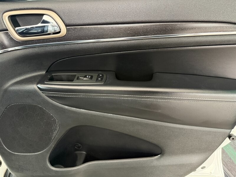 Jeep Grand Cherokee Vehicle Full-screen Gallery Image 30