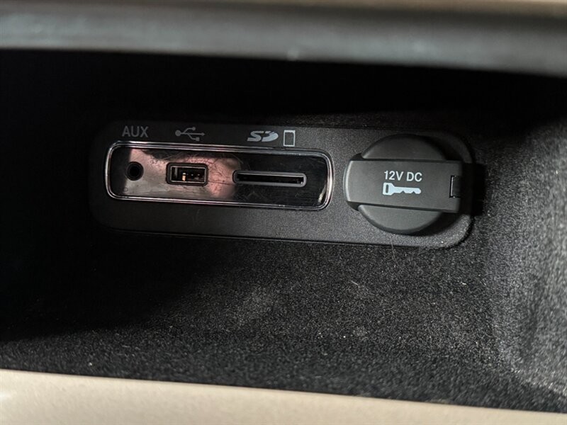 Jeep Grand Cherokee Vehicle Full-screen Gallery Image 36