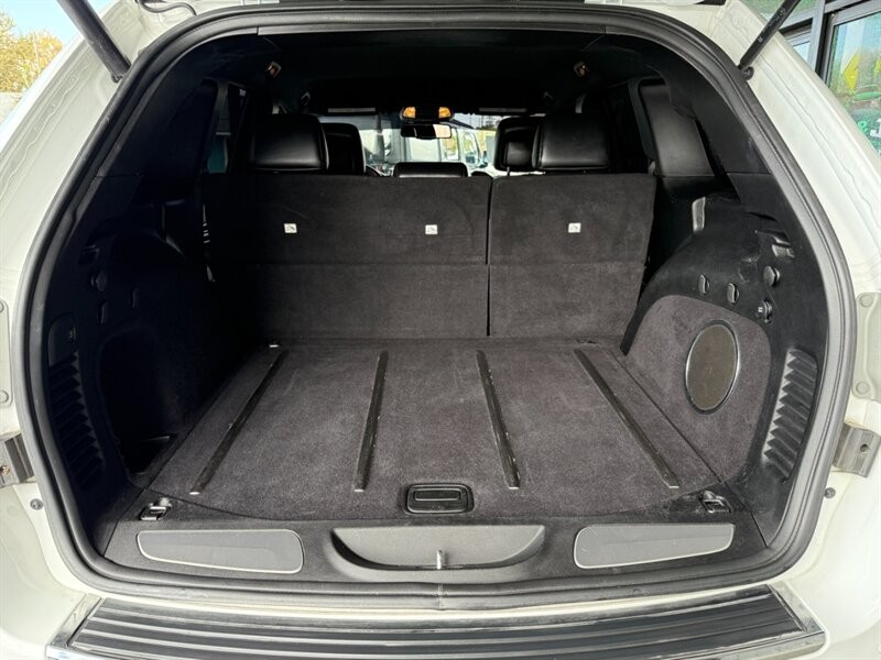 Jeep Grand Cherokee Vehicle Full-screen Gallery Image 37