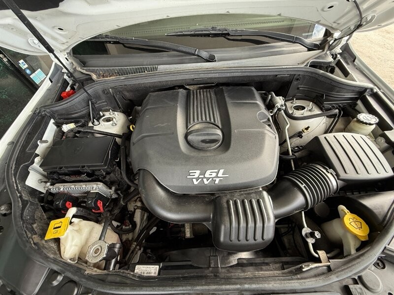 Jeep Grand Cherokee Vehicle Full-screen Gallery Image 38