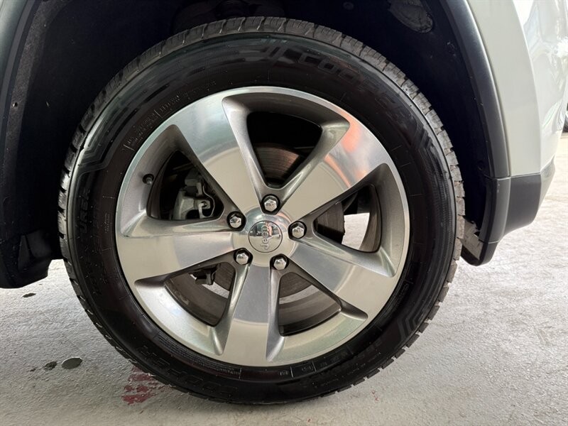 Jeep Grand Cherokee Vehicle Full-screen Gallery Image 39