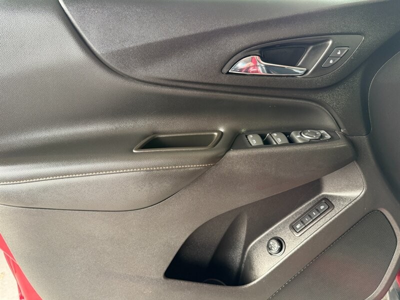 Chevrolet Equinox Vehicle Full-screen Gallery Image 23