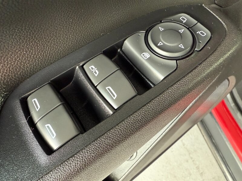 Chevrolet Equinox Vehicle Full-screen Gallery Image 24