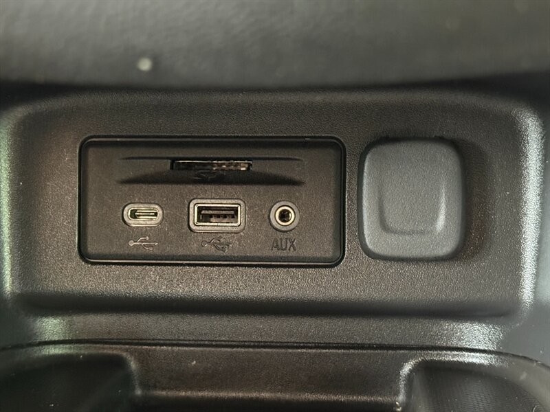 Chevrolet Equinox Vehicle Full-screen Gallery Image 34