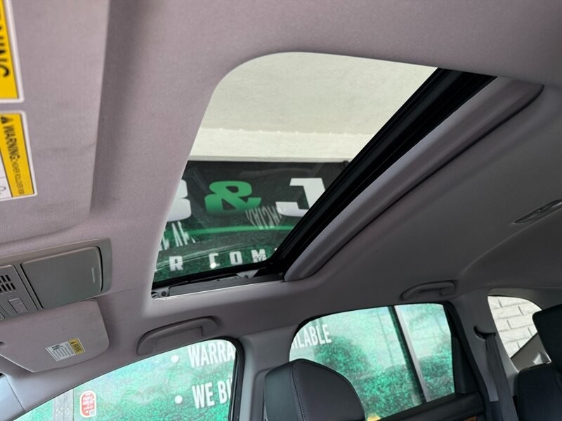 Honda CR-V Vehicle Full-screen Gallery Image 17