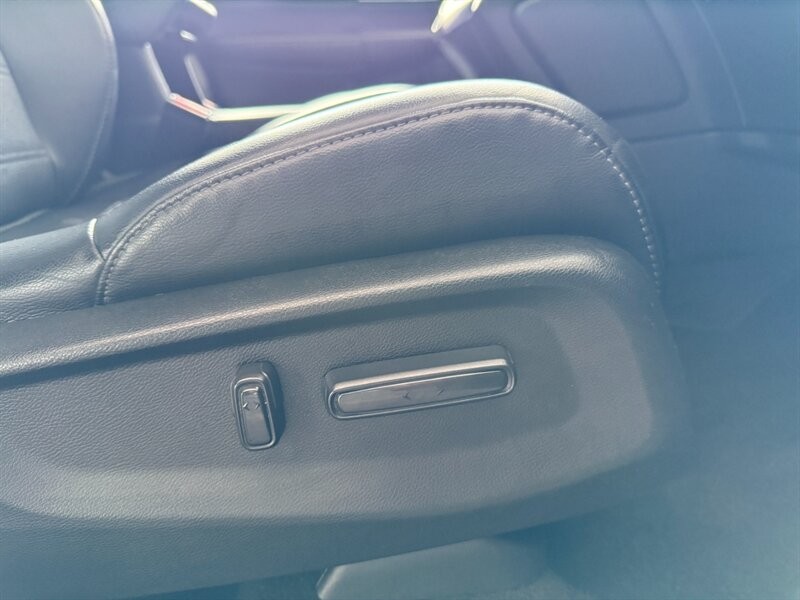 Honda CR-V Vehicle Full-screen Gallery Image 31