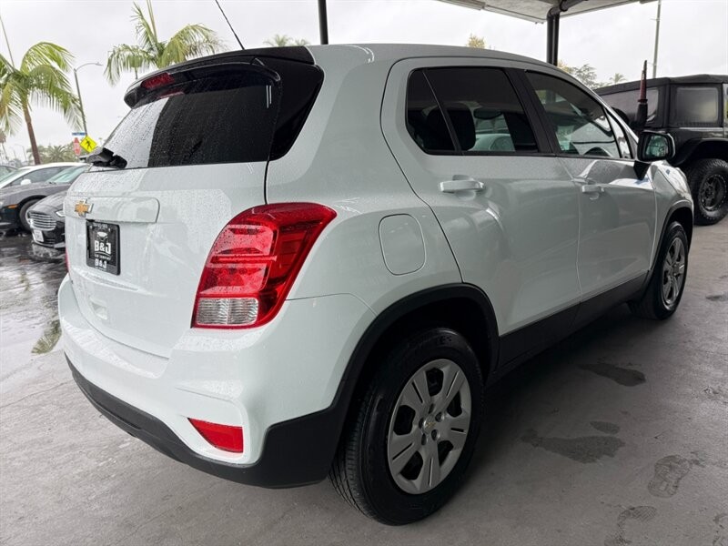 Chevrolet Trax Vehicle Full-screen Gallery Image 10