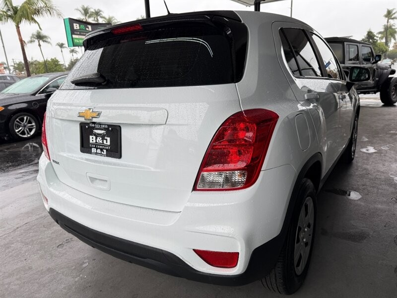 Chevrolet Trax Vehicle Full-screen Gallery Image 11