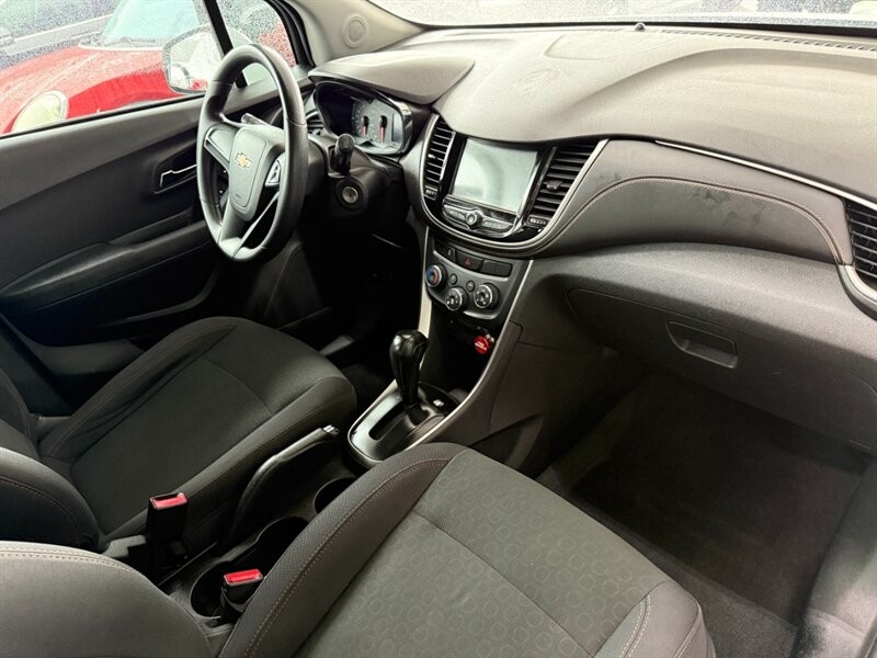 Chevrolet Trax Vehicle Full-screen Gallery Image 25