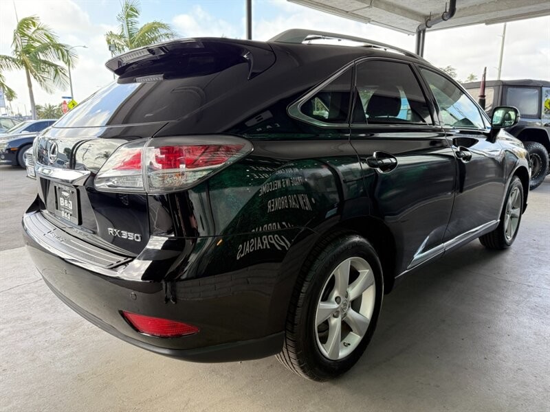 Lexus RX 350 Vehicle Full-screen Gallery Image 10