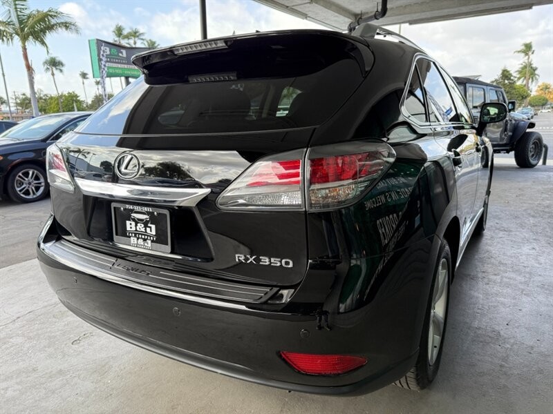 Lexus RX 350 Vehicle Full-screen Gallery Image 11