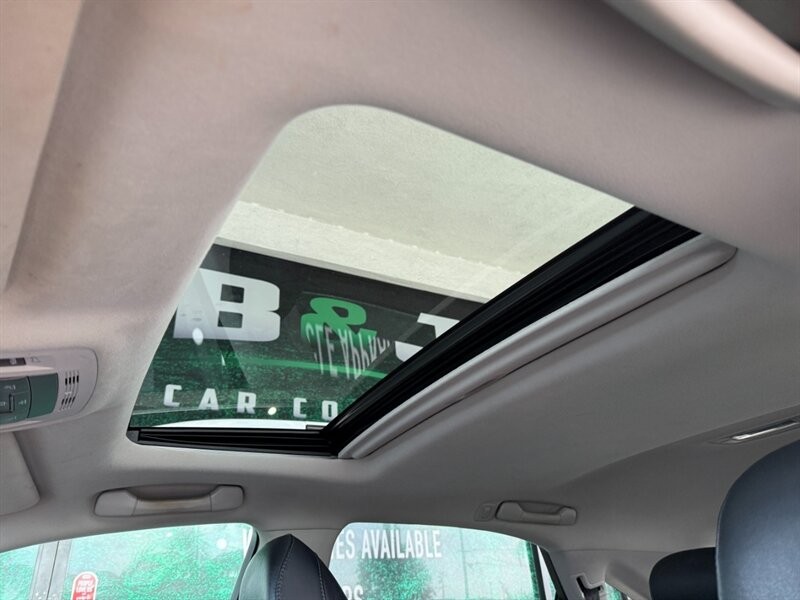 Lexus RX 350 Vehicle Full-screen Gallery Image 17