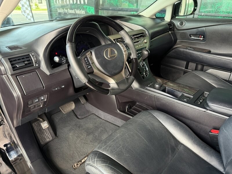 Lexus RX 350 Vehicle Full-screen Gallery Image 18