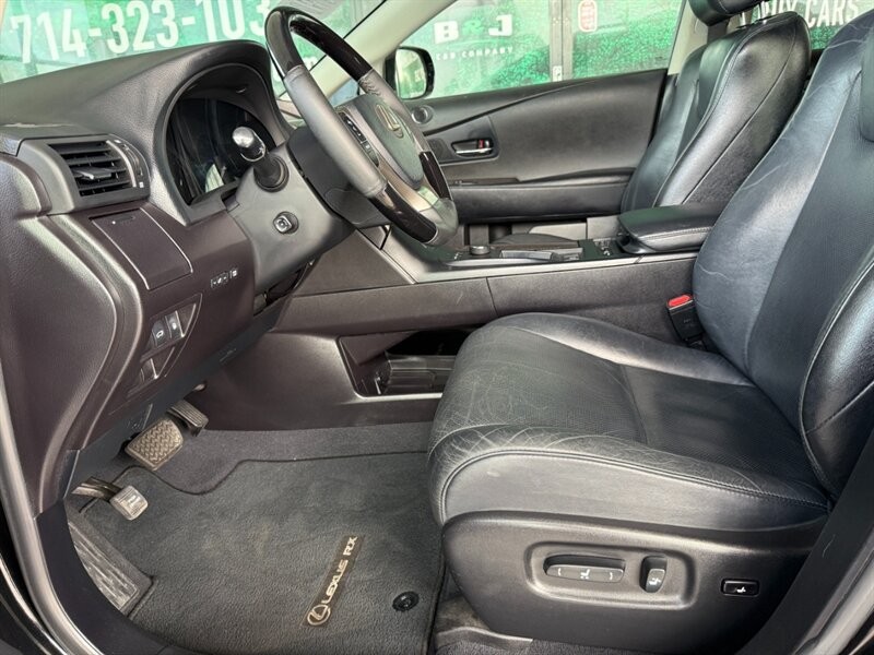 Lexus RX 350 Vehicle Full-screen Gallery Image 19