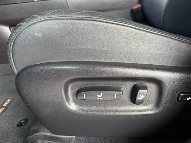 Lexus RX 350 Vehicle Full-screen Gallery Image 21