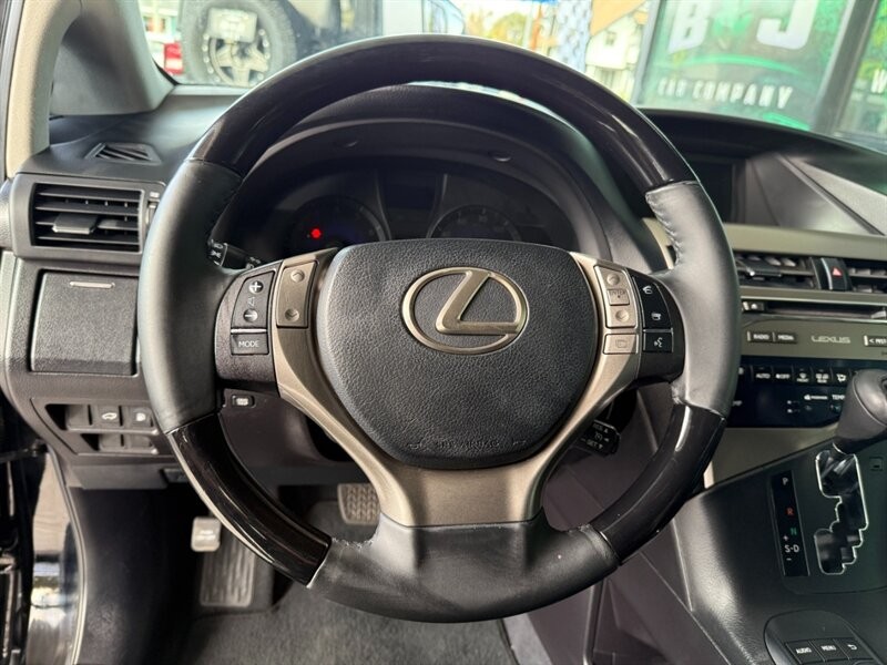 Lexus RX 350 Vehicle Full-screen Gallery Image 22