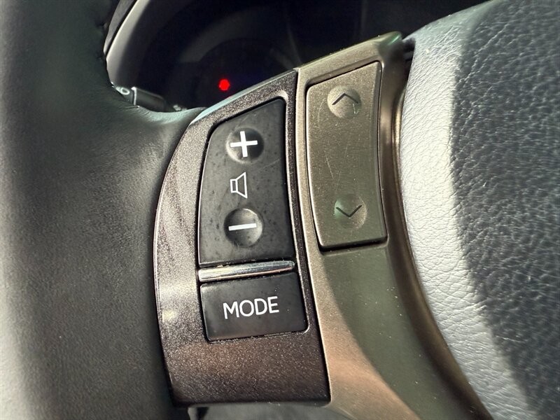 Lexus RX 350 Vehicle Full-screen Gallery Image 23