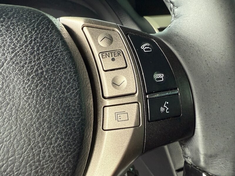 Lexus RX 350 Vehicle Full-screen Gallery Image 24