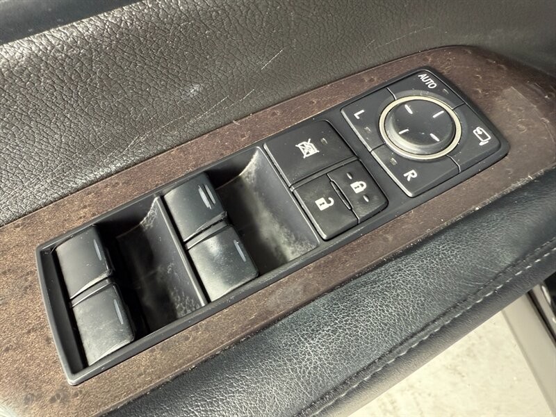 Lexus RX 350 Vehicle Full-screen Gallery Image 26