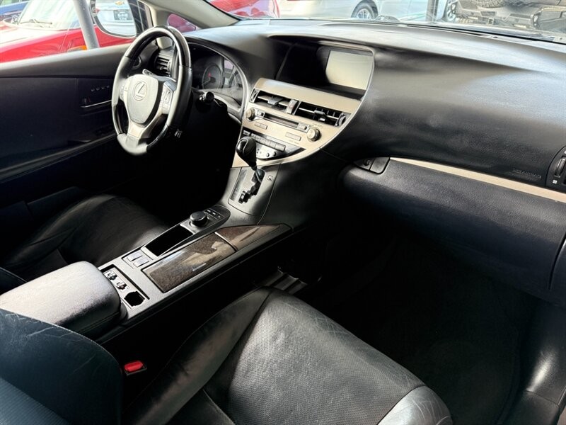 Lexus RX 350 Vehicle Full-screen Gallery Image 30