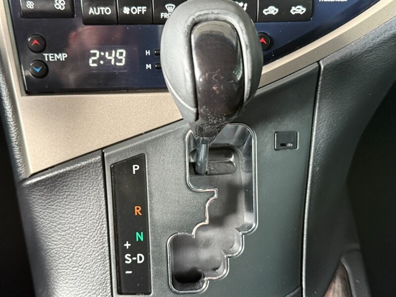 Lexus RX 350 Vehicle Full-screen Gallery Image 37