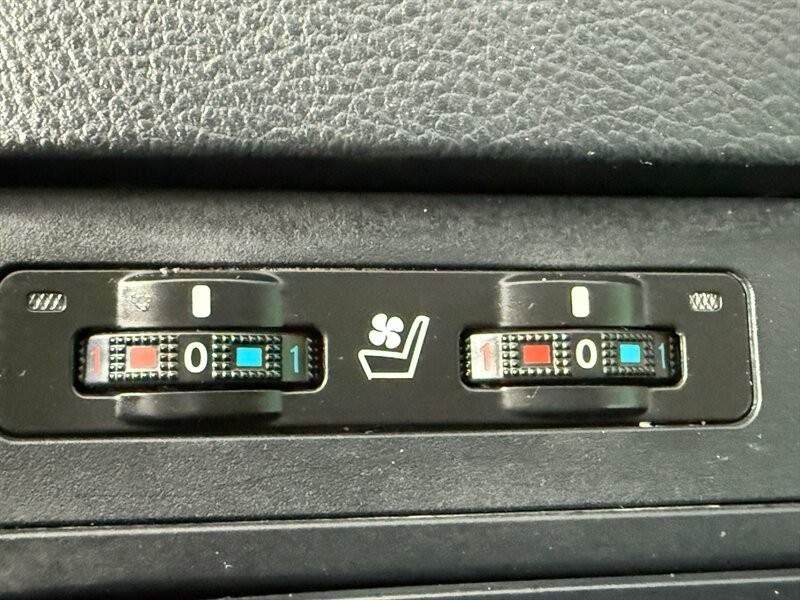 Lexus RX 350 Vehicle Full-screen Gallery Image 38