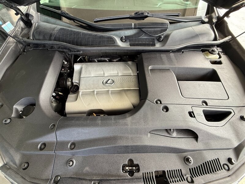 Lexus RX 350 Vehicle Full-screen Gallery Image 40