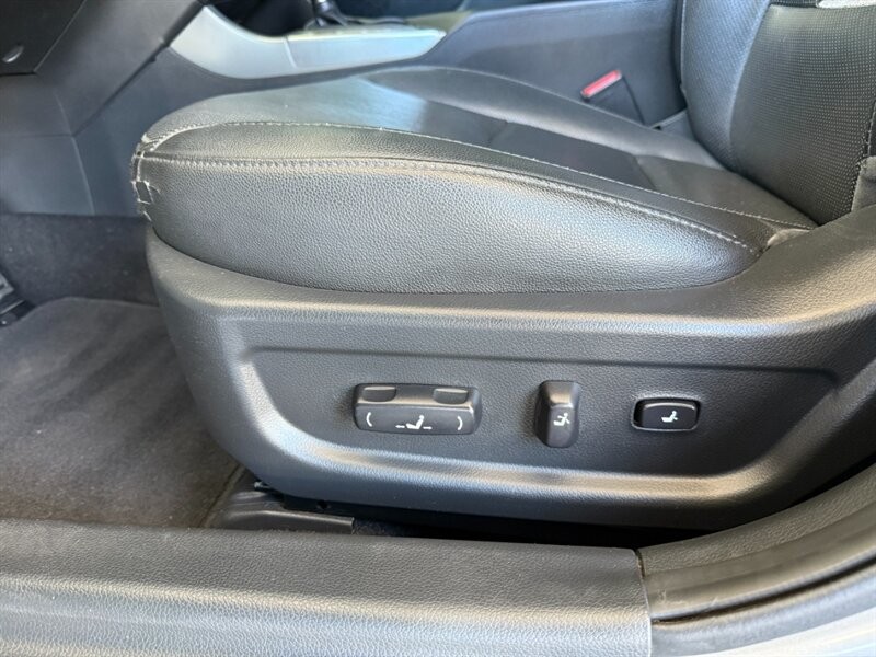 Kia Optima Vehicle Full-screen Gallery Image 16