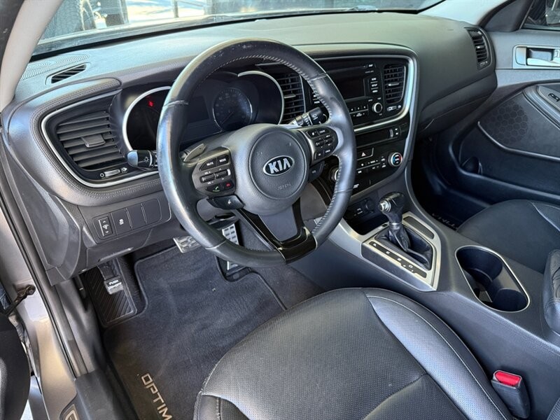 Kia Optima Vehicle Full-screen Gallery Image 17