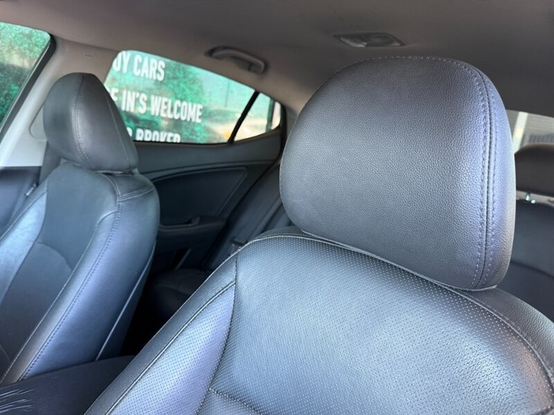 Kia Optima Vehicle Full-screen Gallery Image 19