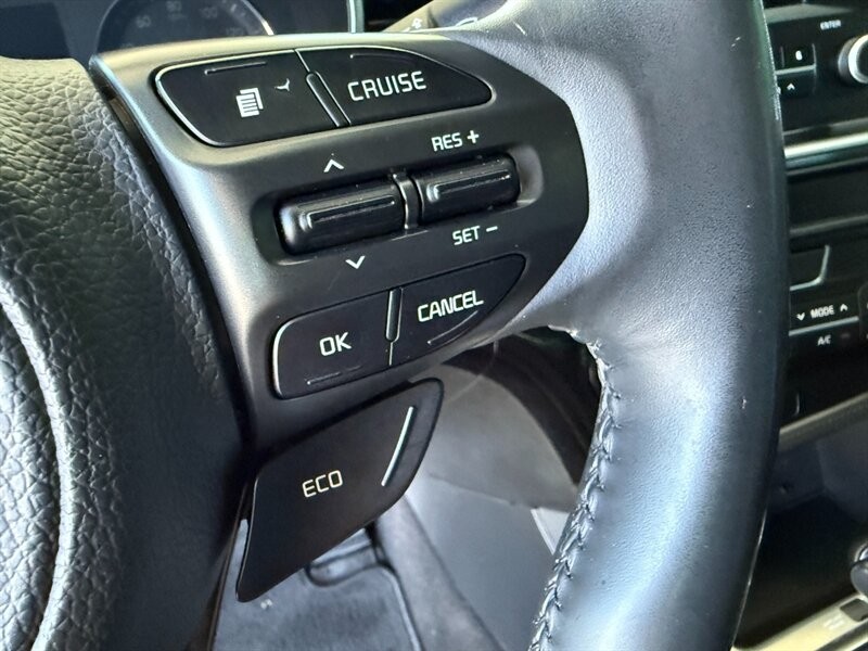 Kia Optima Vehicle Full-screen Gallery Image 22