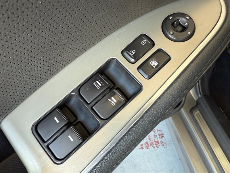 Kia Optima Vehicle Full-screen Gallery Image 24