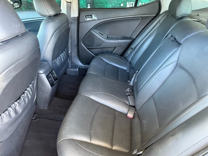 Kia Optima Vehicle Full-screen Gallery Image 25