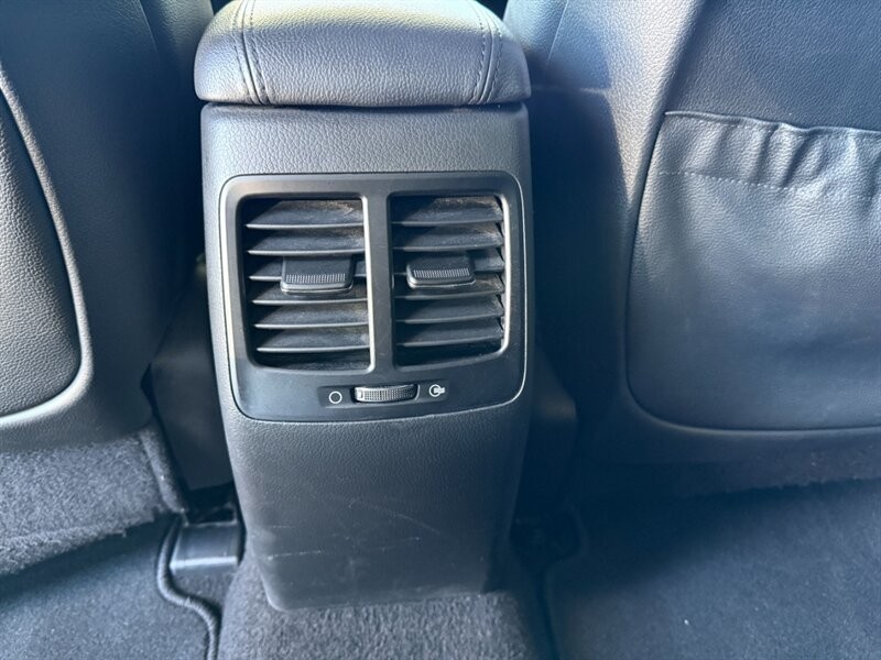 Kia Optima Vehicle Full-screen Gallery Image 26