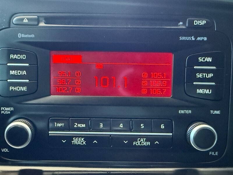 Kia Optima Vehicle Full-screen Gallery Image 31