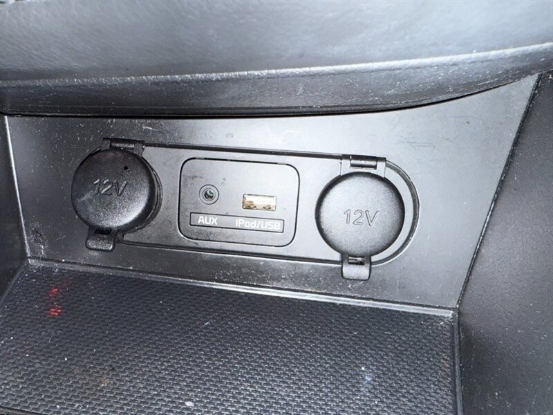 Kia Optima Vehicle Full-screen Gallery Image 34