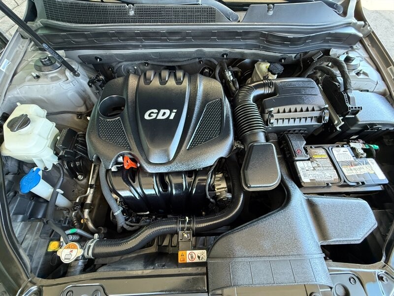 Kia Optima Vehicle Full-screen Gallery Image 36