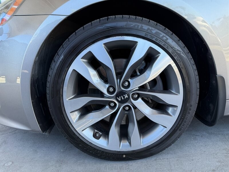 Kia Optima Vehicle Full-screen Gallery Image 37